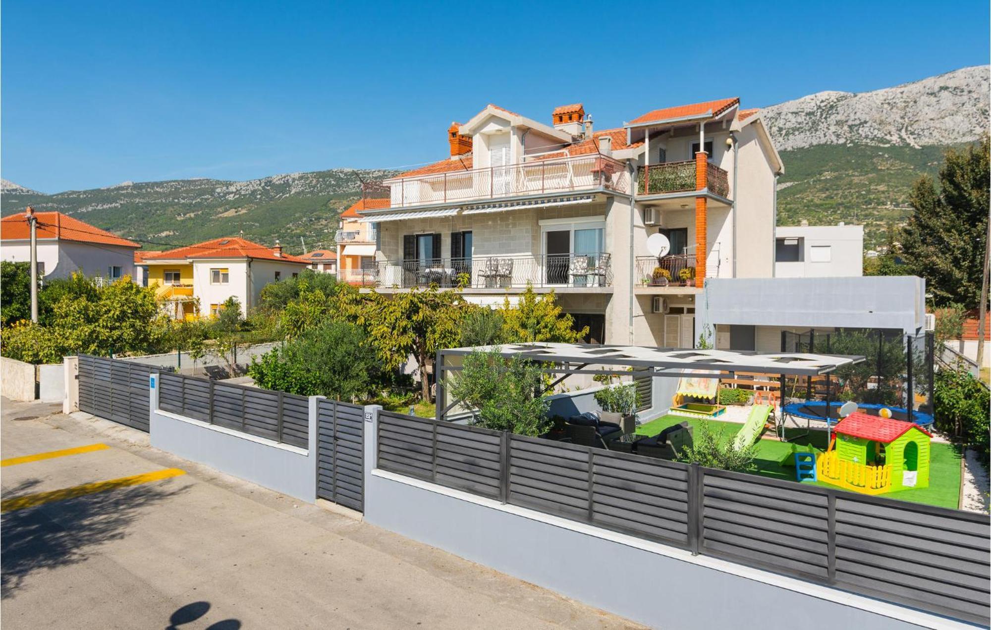 Stunning Apartment In Kastel Kambelovac Kaštela Extérieur photo